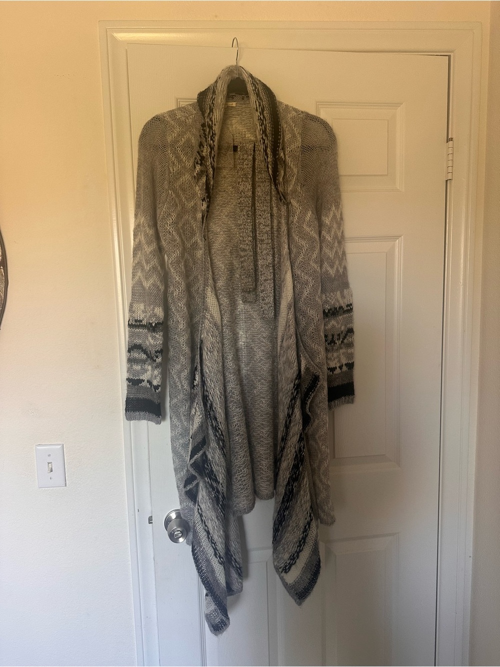 Hem & Thread Gray Open-Front Patterned Shawl Cardigan